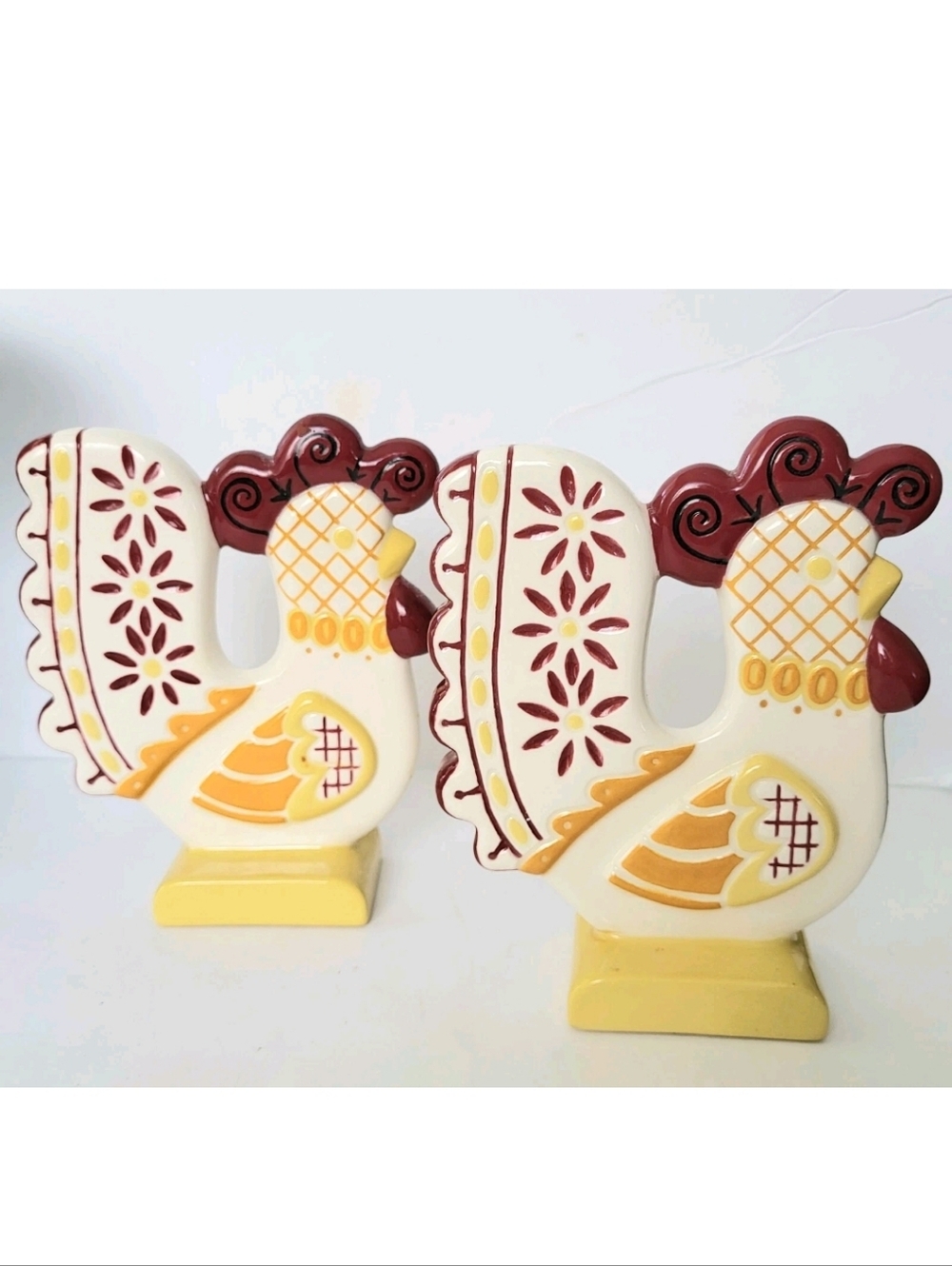 PAIR OF VINTAGE FOLK ART PRINT CERAMIC ROOSTERS